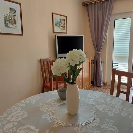 Gabriela A4 - Ground Floor Apartment *